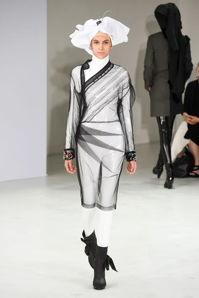Look 25